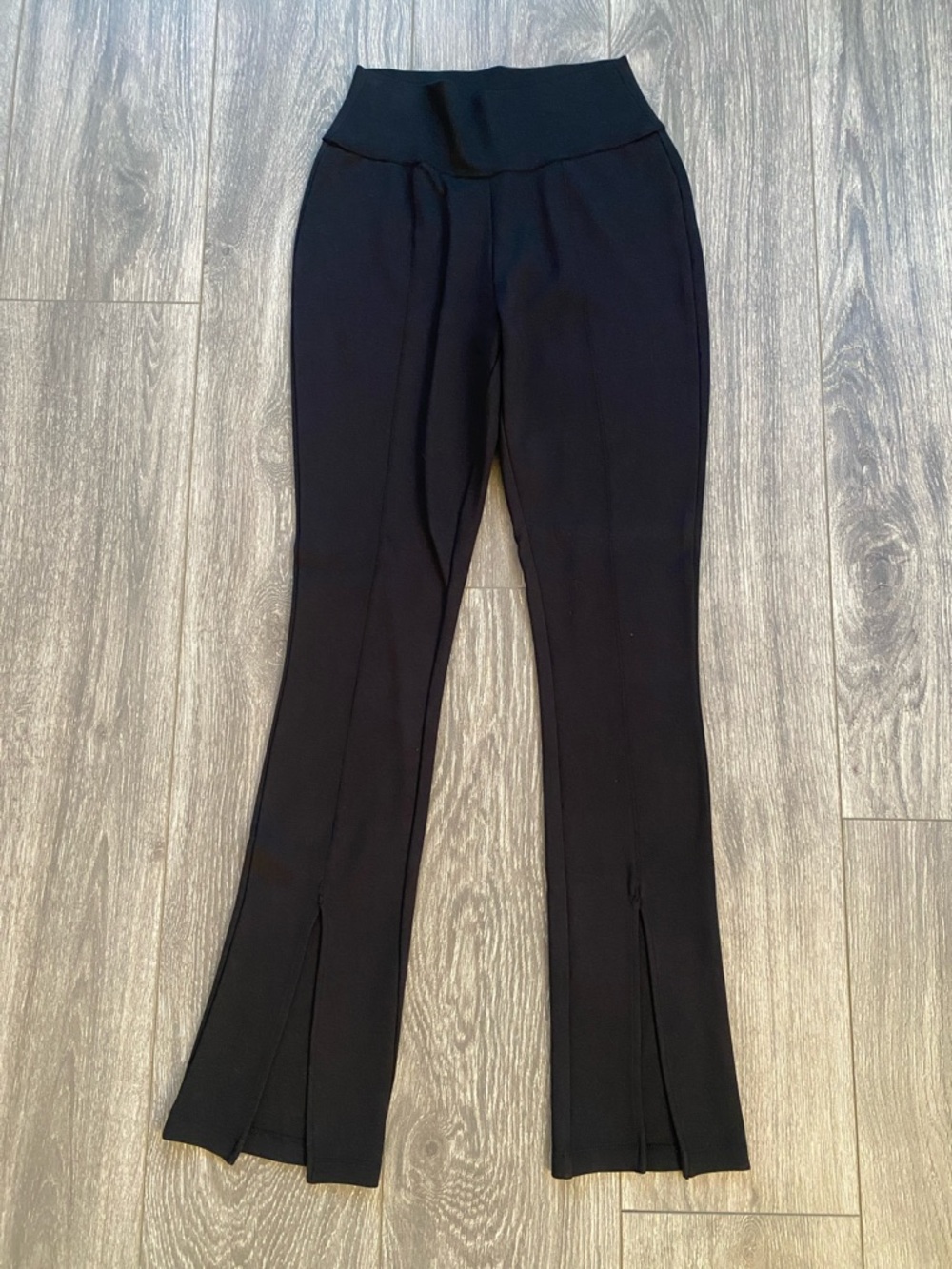 The Drop - NWOT! Black High Rise Flare Leggings with Front Slits - Size XS